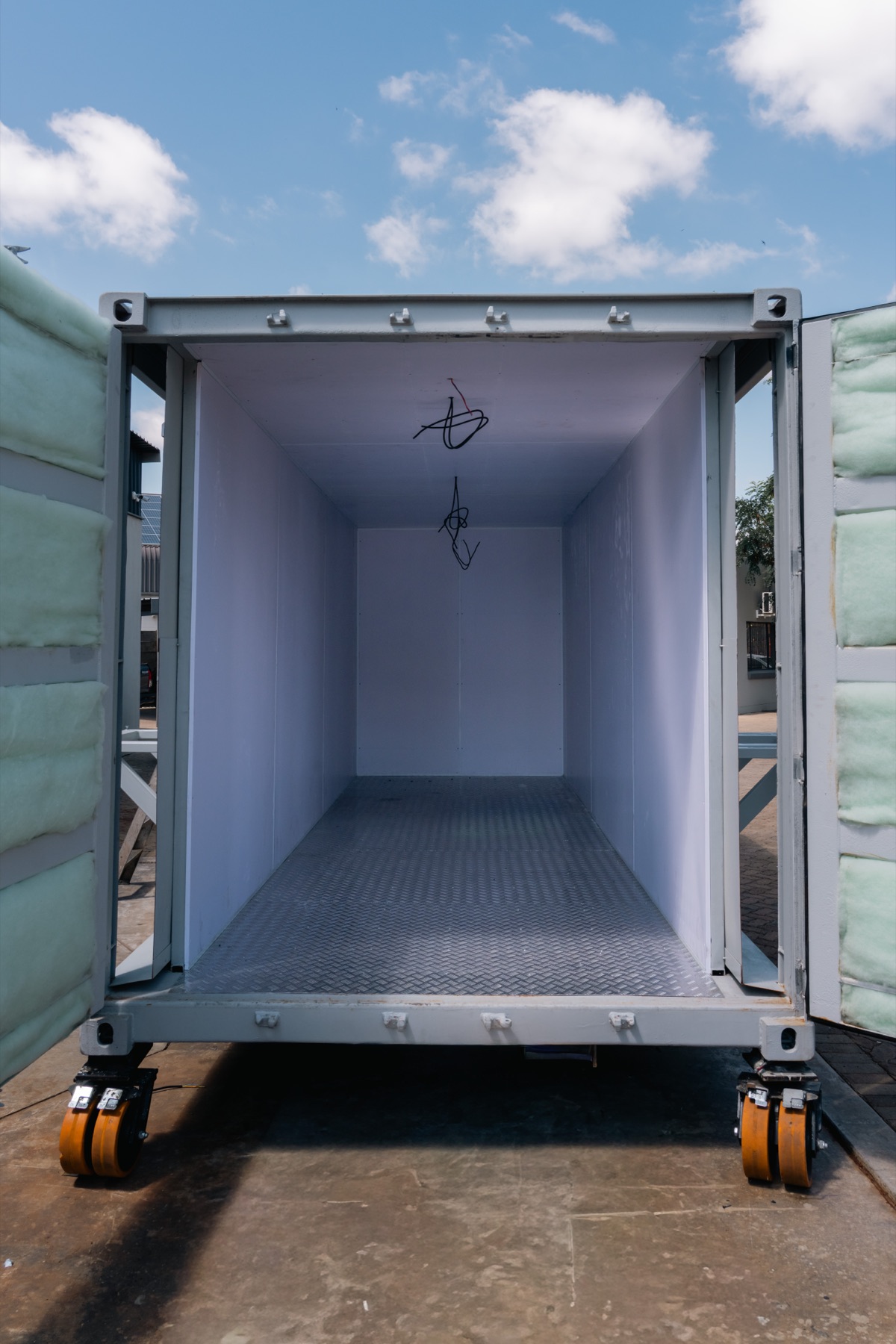 Insulated container shell mid fit-out